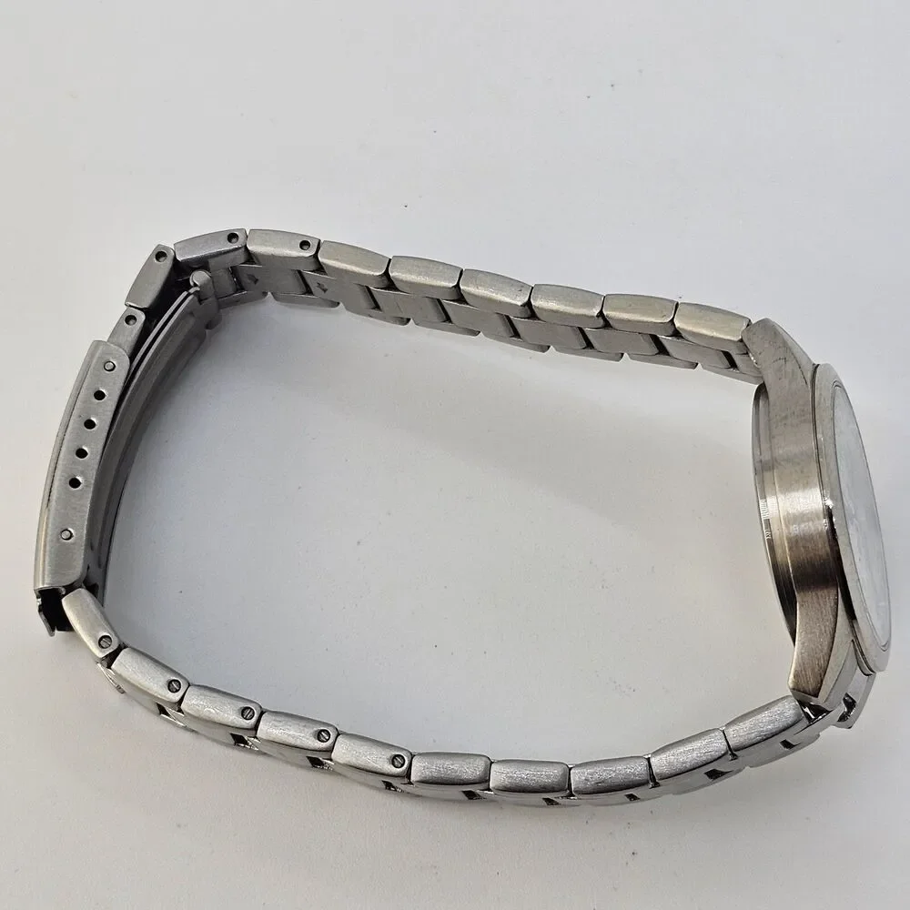 Bulova Women's Watch 28MM Gray Dial Bracelet‎ Band 7.5
